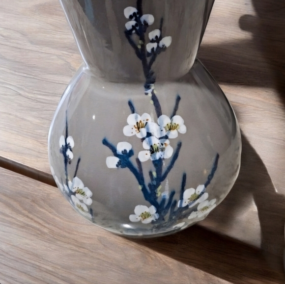 Vintage Hand Painted Vase Republic China Taiwan Made ROC Flowers White Porcelain - Picture 14 of 15